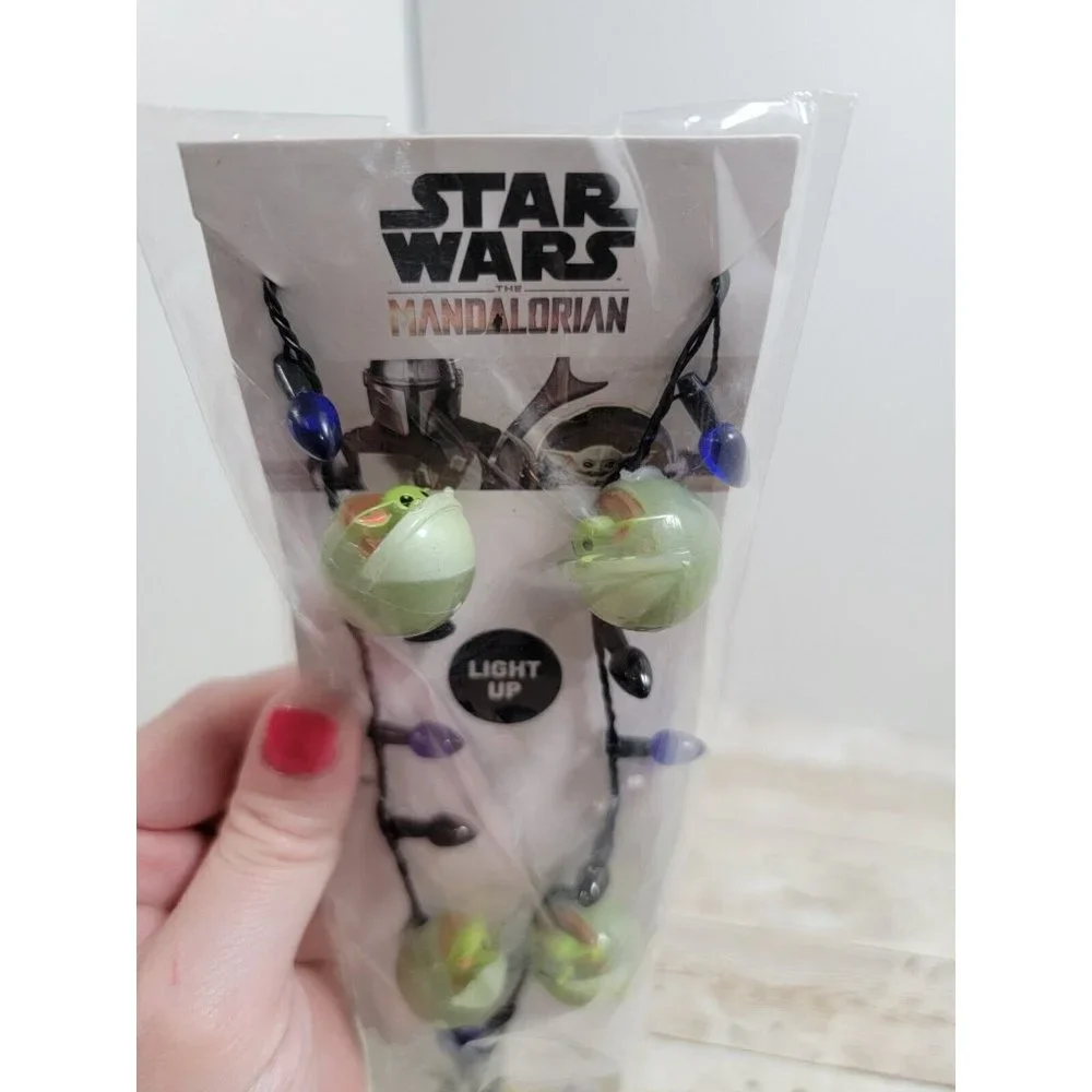 Baby Yoda Grogu The Child Light Up Necklace Mandalorian‎ Disney Star Wars Blinks